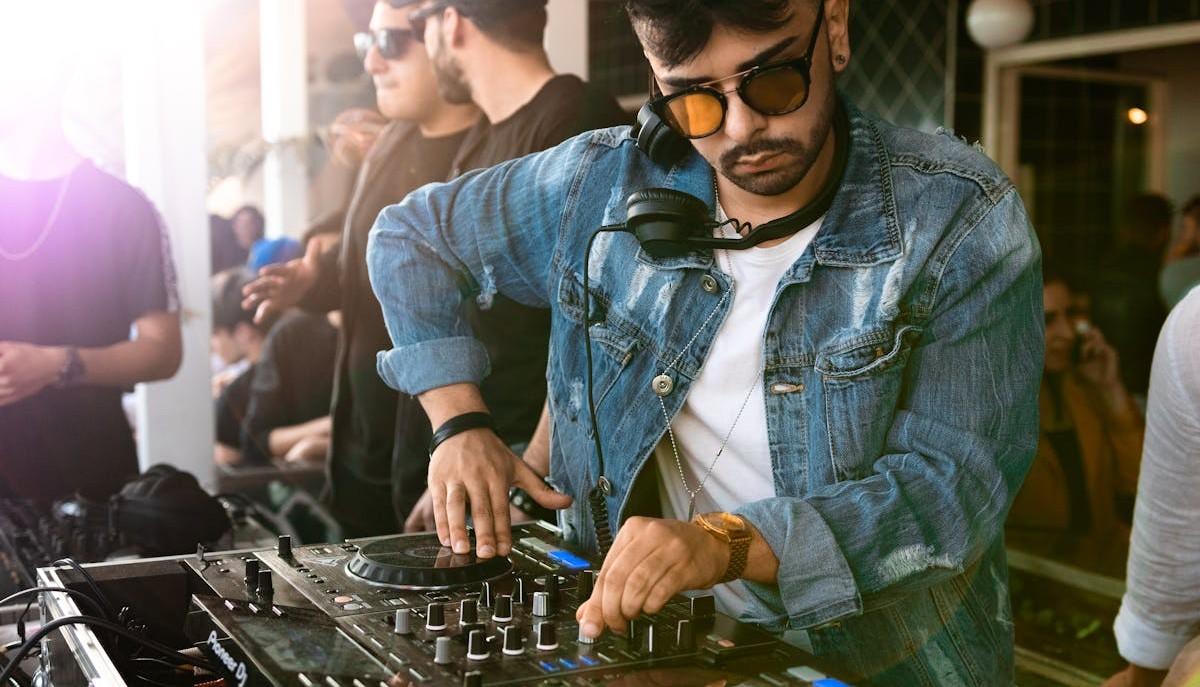 In questa scuola media puoi imparare a fare il DJ: è la prima in Italia