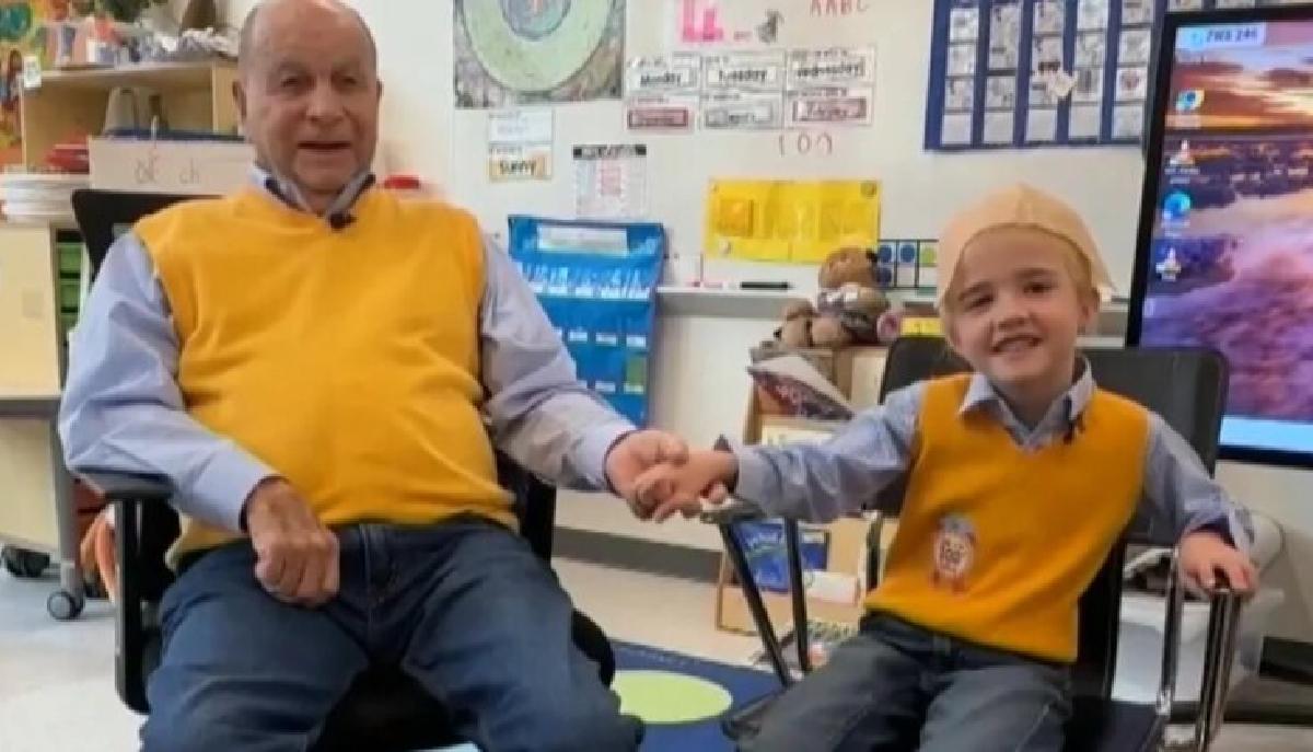 Altro che giocattoli: per la festa dei 100 giorni di scuola la bambina porta il bisnonno centenario