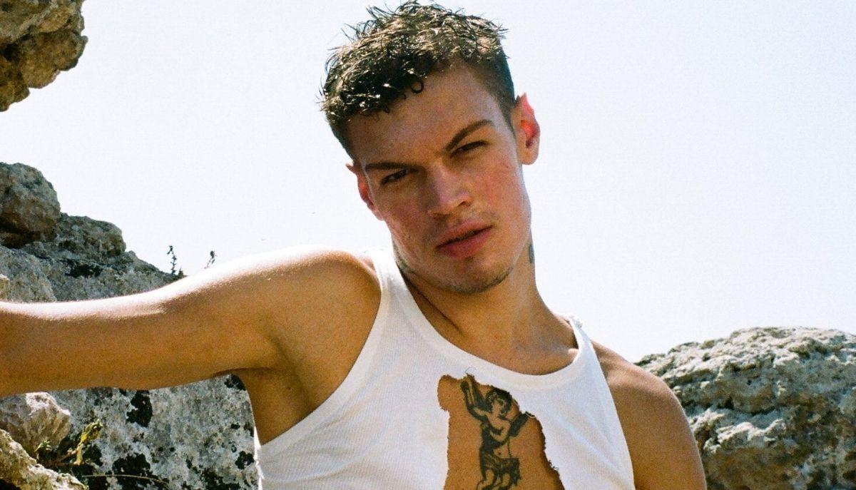 Niente Sanremo, ora la sfida è il diploma: Blanco torna sui banchi e si innamora del Latino