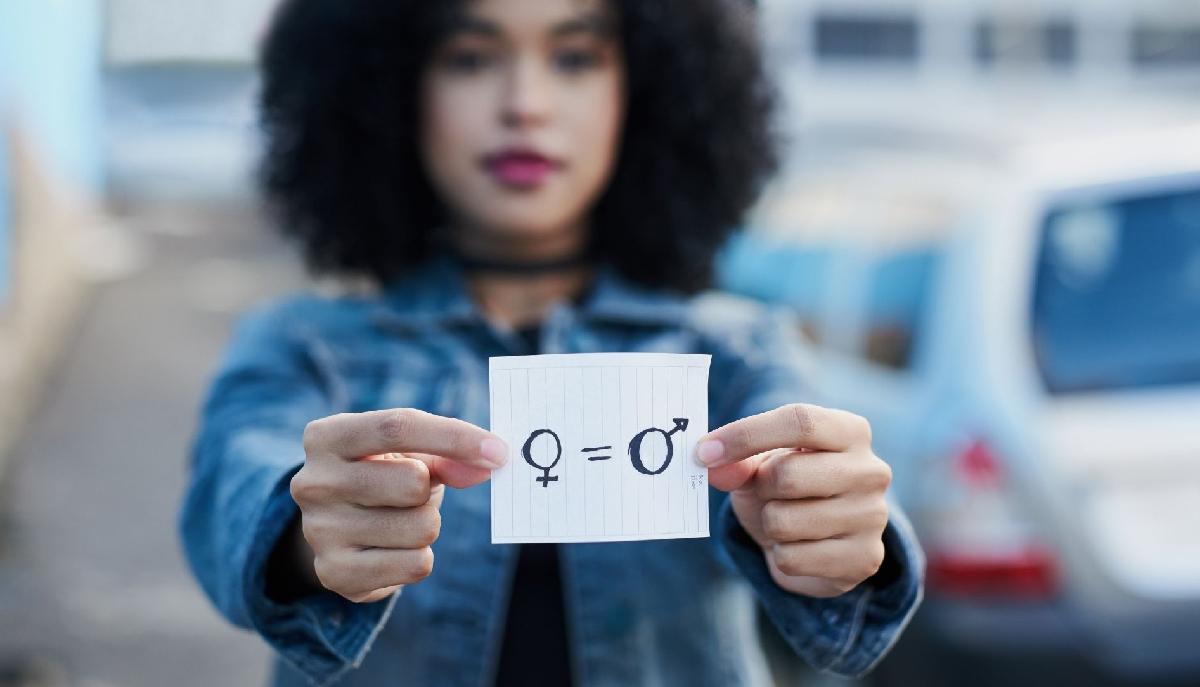 “Se si è vestita così, è ovvio che ci sta! Se una sera usciamo, è scontato che deve offrire lui!”: ecco cosa sono gli stereotipi di genere e come puoi combatterli