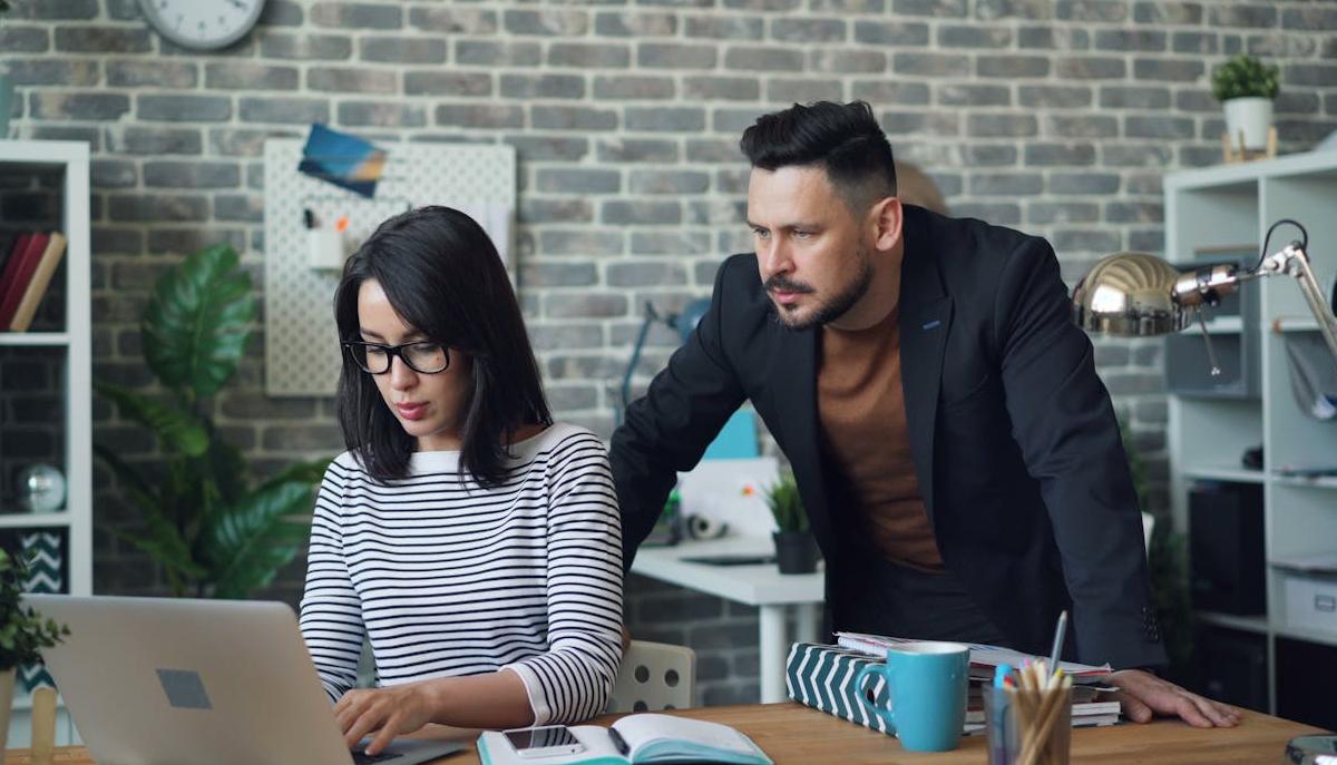 Docenti e IA, l'Italia rincorre: solo 1 prof su 4 l’ha adottata, mentre altrove è (quasi) uno standard