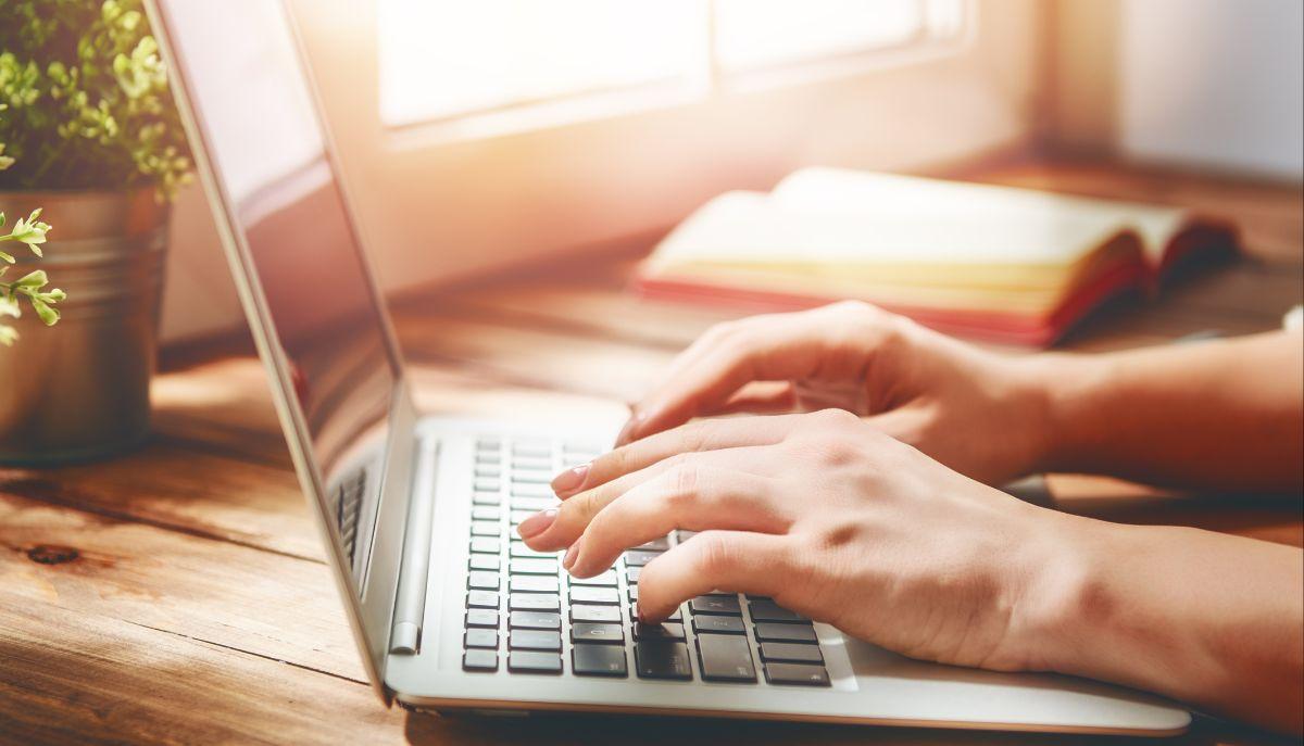 Iscrizioni scuola 2026, nelle prime ore triplicate le domande