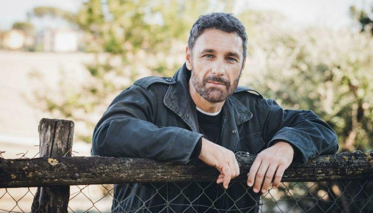 "I professori mi giustificavano": Raoul Bova, che scuola ha fatto il protagonista di Don Matteo 15