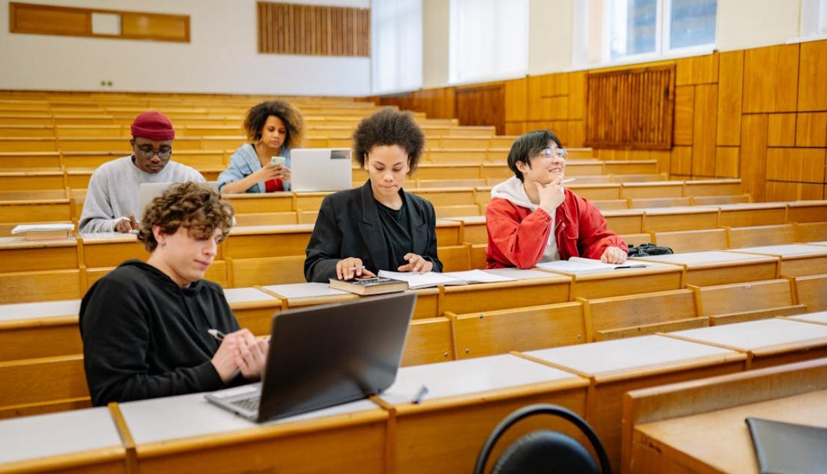 Boom di iscritti all’università? Sì ma non ovunque: Giurisprudenza e Architettura si svuotano