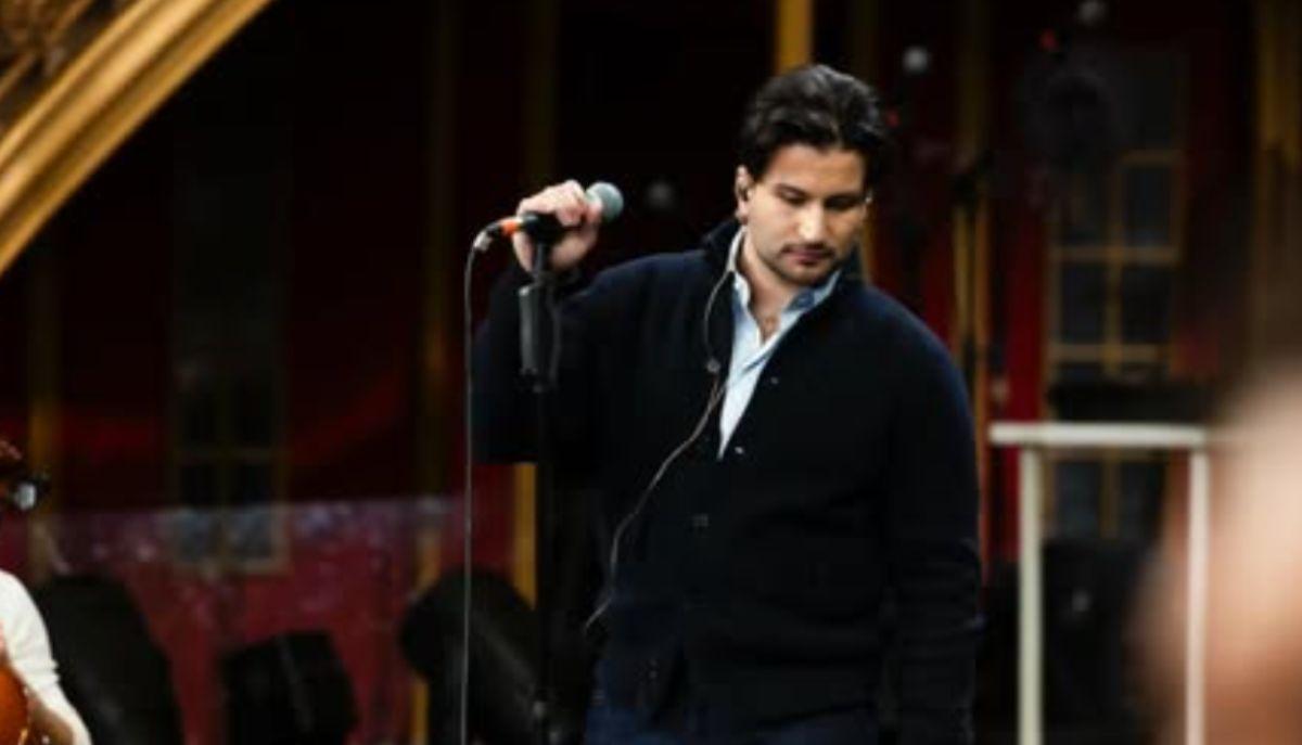 Sanremo 2026: Eddie Brock canta la "Friendzone" 2.0 con il brano "Avvoltoi"