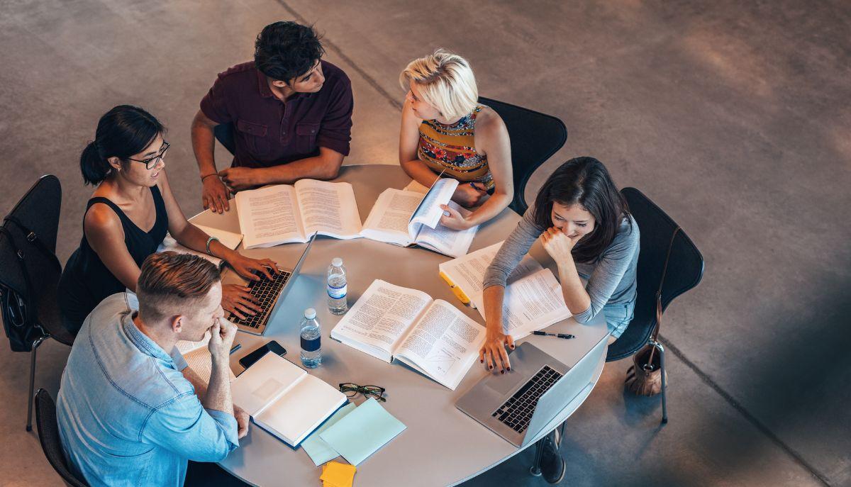 Studiare meno, imparare meglio: la rivoluzionaria routine di studio degli studenti indiani