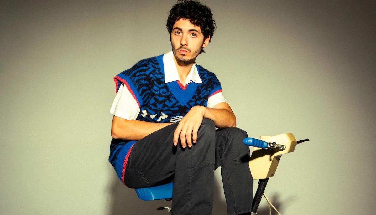 Fulminacci ci porta a fare un giro in metro con "Stupida Sfortuna": l'analisi del testo