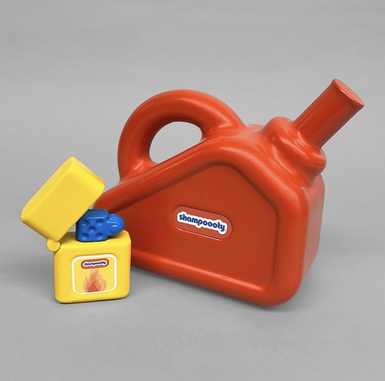 Dal set "Primo Intervento Estetico" al "Kit della Carriera": i finti giocattoli che denunciano la fine dell'infanzia articolo