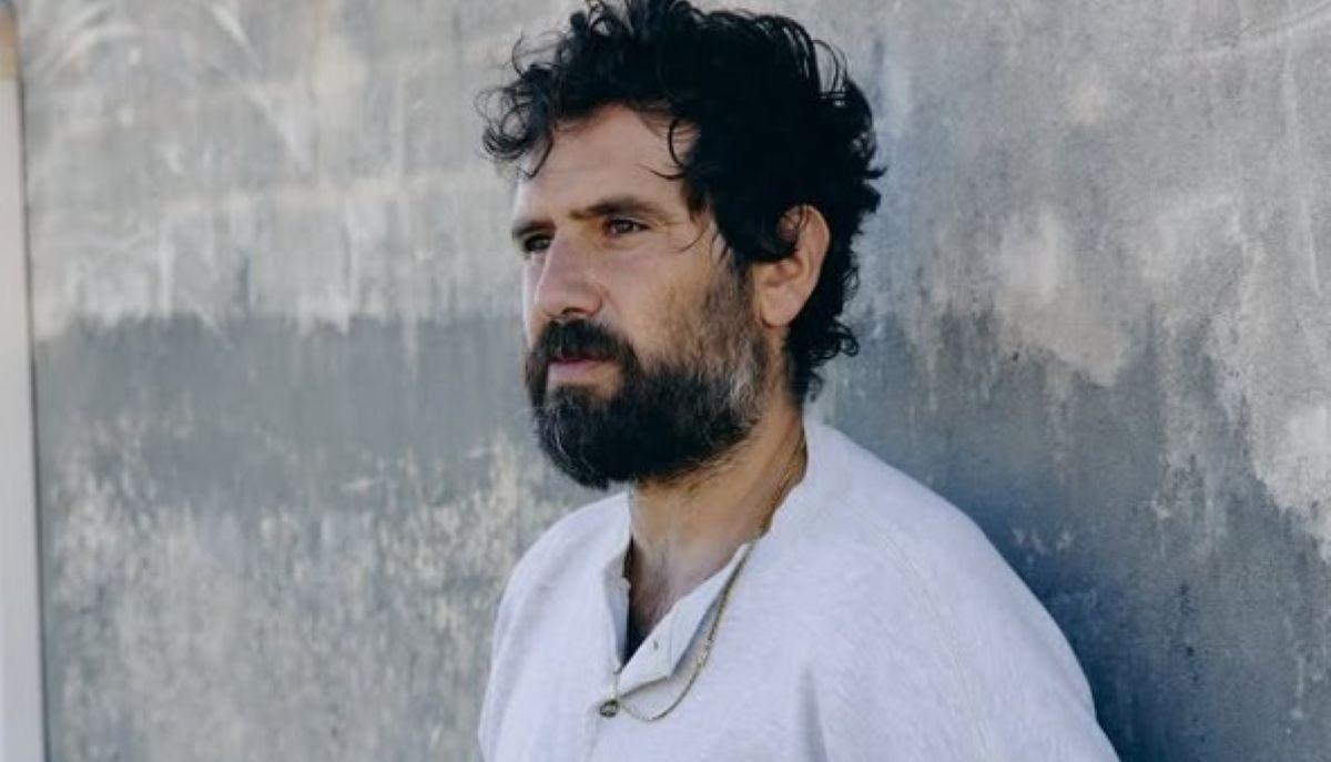 Tommaso Paradiso a Sanremo 2026: l'inno nostalgico de "I romantici" tra film e lacrime