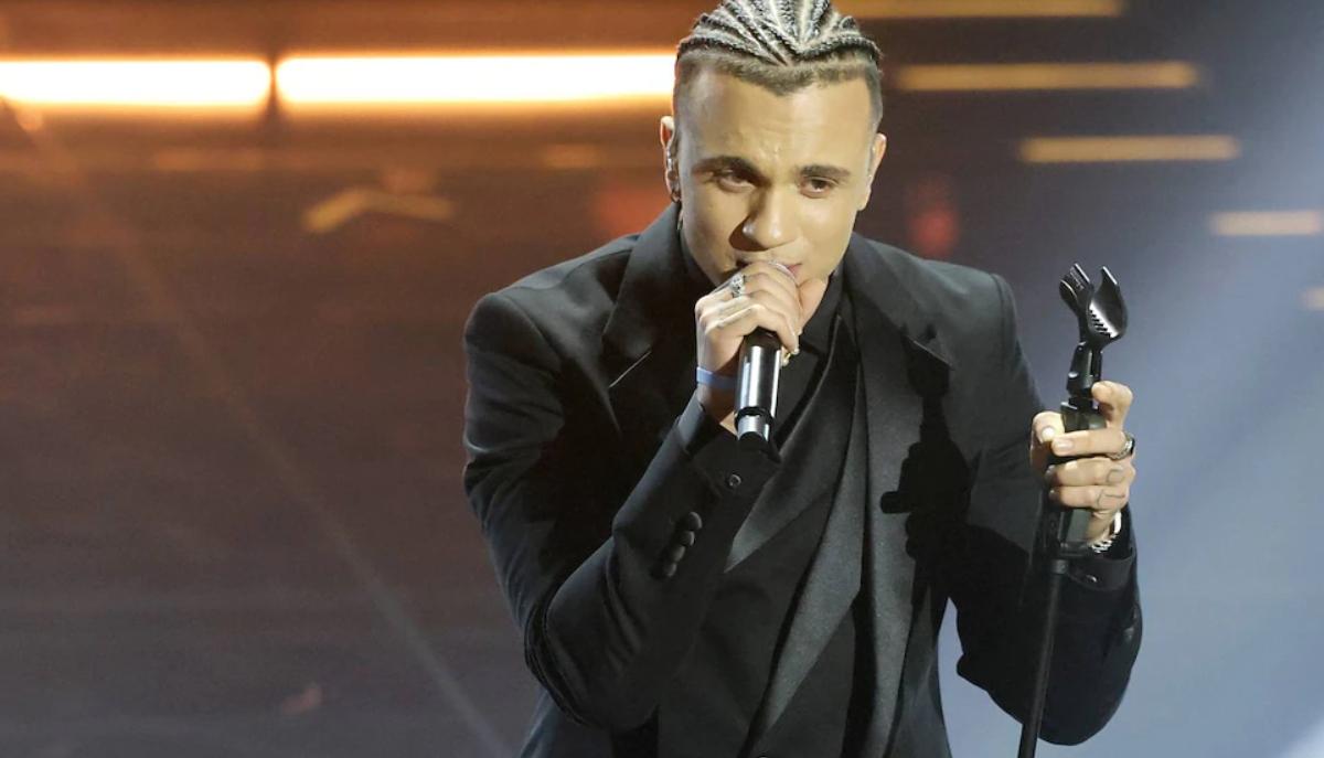 Samurai Jay a Sanremo 2026: il testo di "Ossessione" tra amore tossico e vibrazioni urban