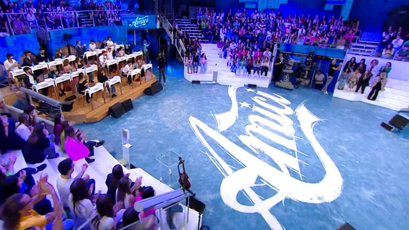 Amici 25, anticipazioni 8 marzo: cambia il regolamento, ecco chi andrà al serale