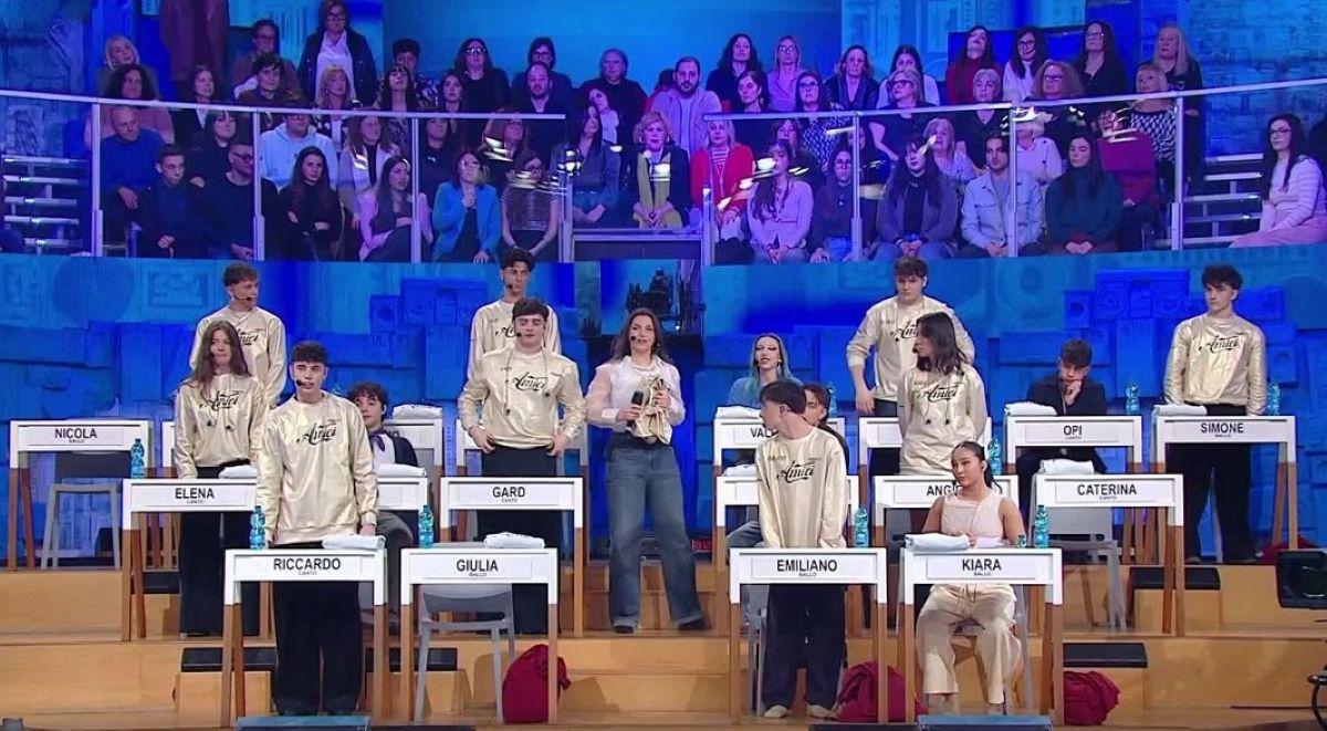 Amici 25, definitiva la classe del serale: ecco chi è passato