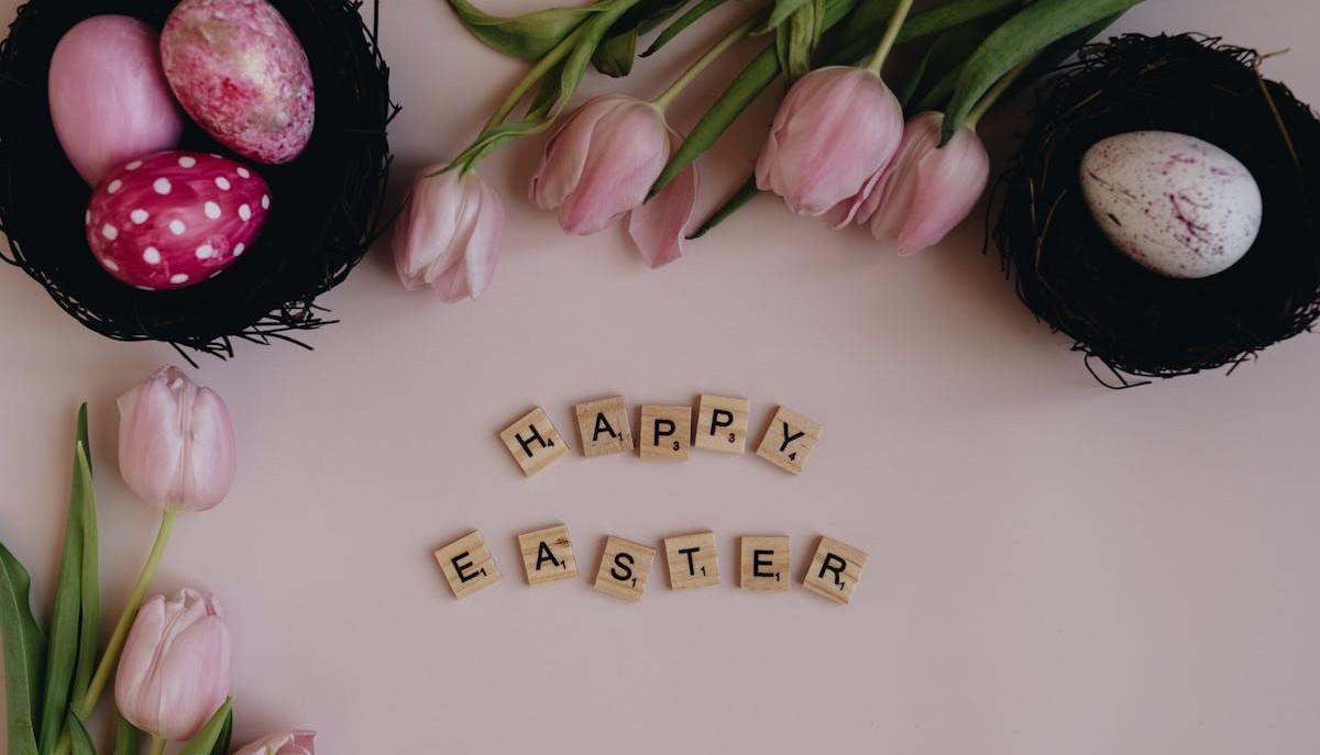 Auguri di Pasqua: 10 frasi originali (e non banali) da inviare sui gruppi WhatsApp