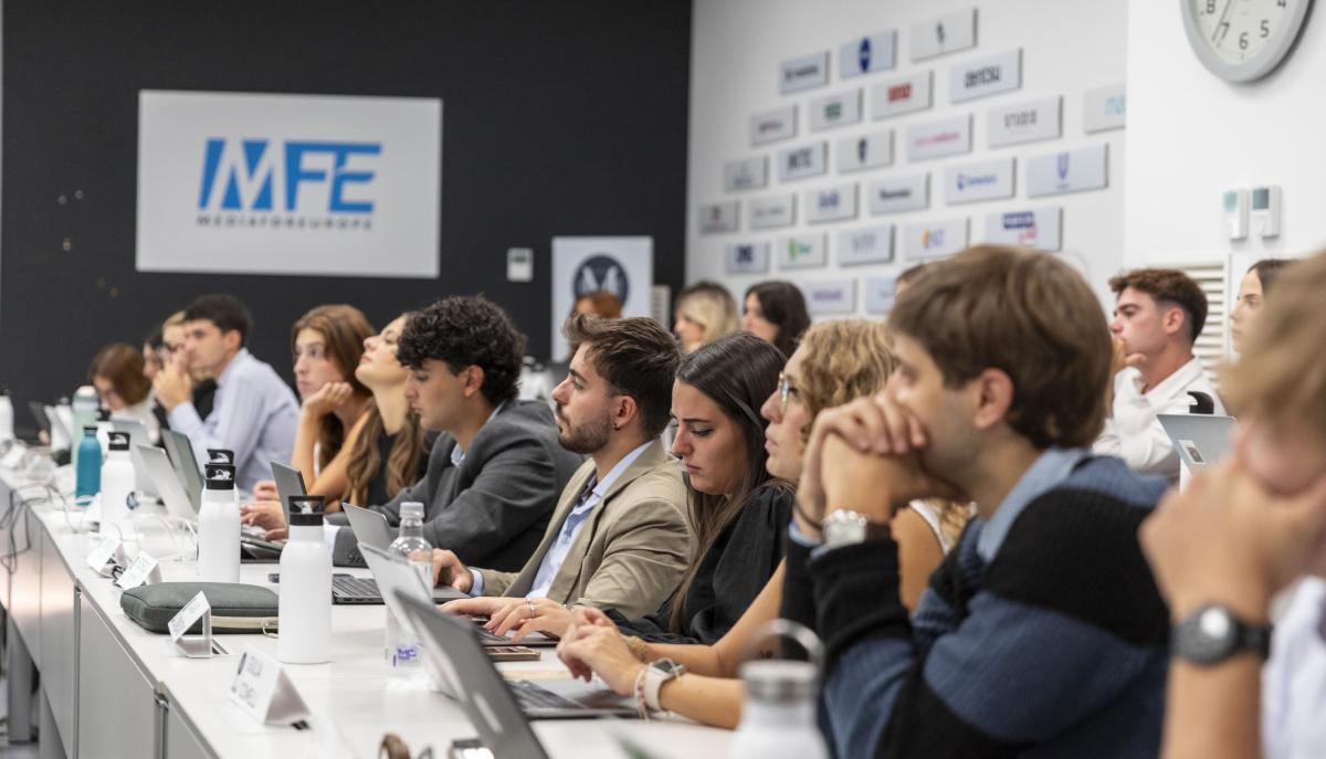 Dopo la laurea: 10 motivi per scegliere un master. La guida dell’ex studente, ora top manager in soli cinque anni