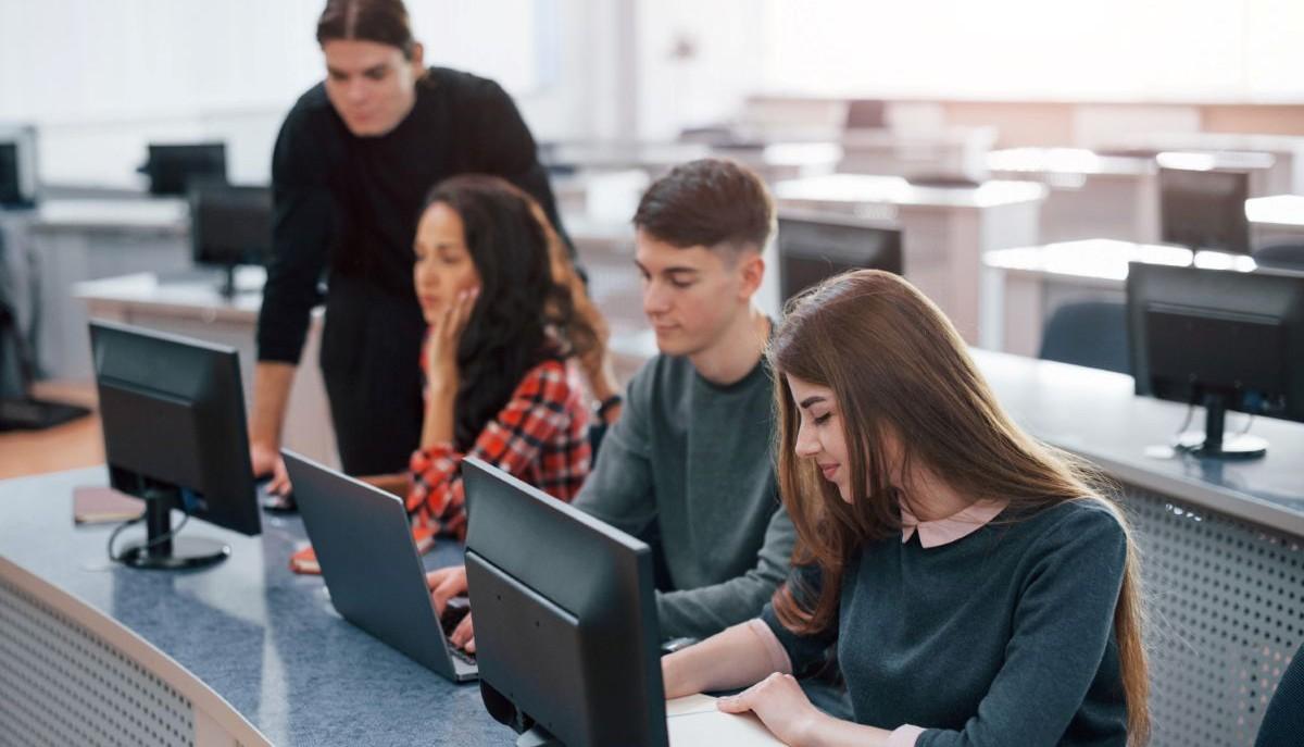 Invalsi Maturità 2026, quali strumenti sono consentiti?