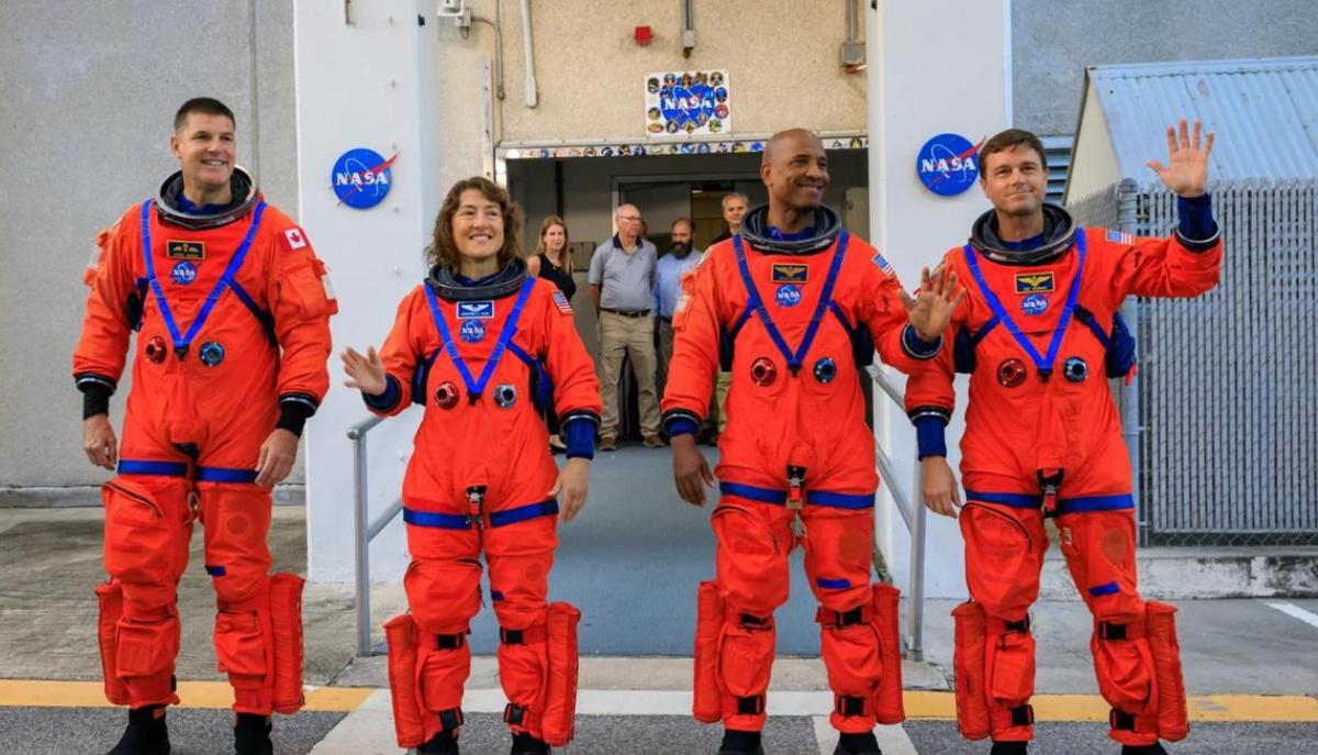 Houston abbiamo un sacco di problemi: in viaggio verso la Luna con un bagno rotto e Outlook fuori uso