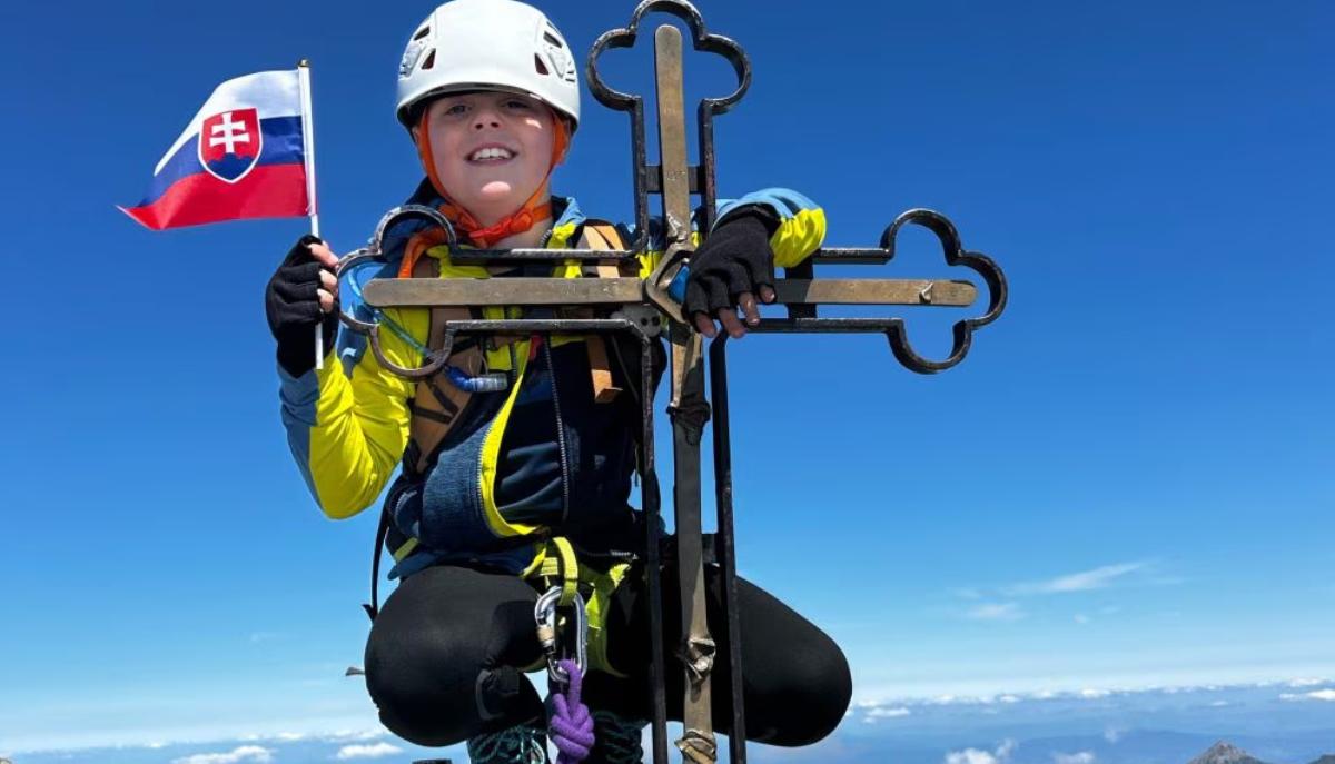 A 10 anni scala le montagne più alte d'Europa per salvare il migliore amico malato