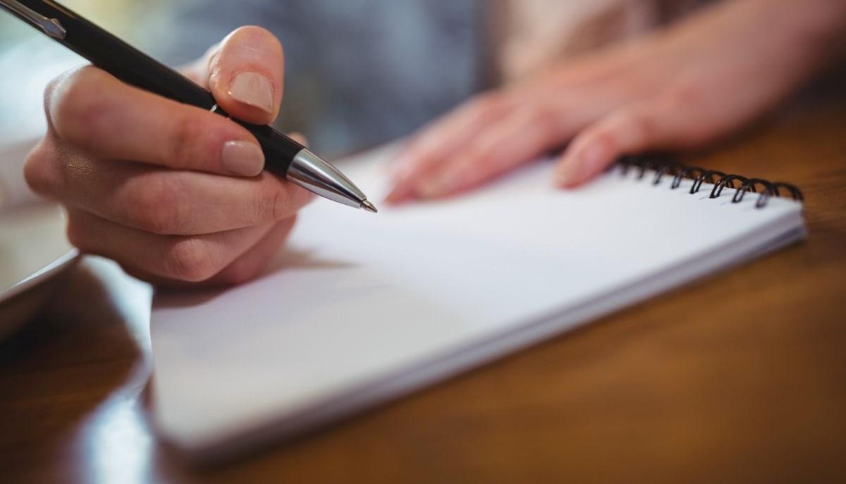 "Il mio relatore mi ha copiato la tesi": lo sfogo shock della studentessa