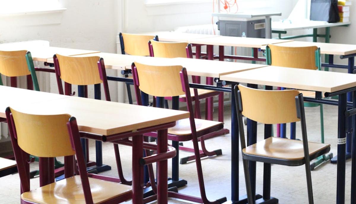 Supplente dà i voti alla classe sul registro elettronico, la prof li cambia: ora sono nei guai