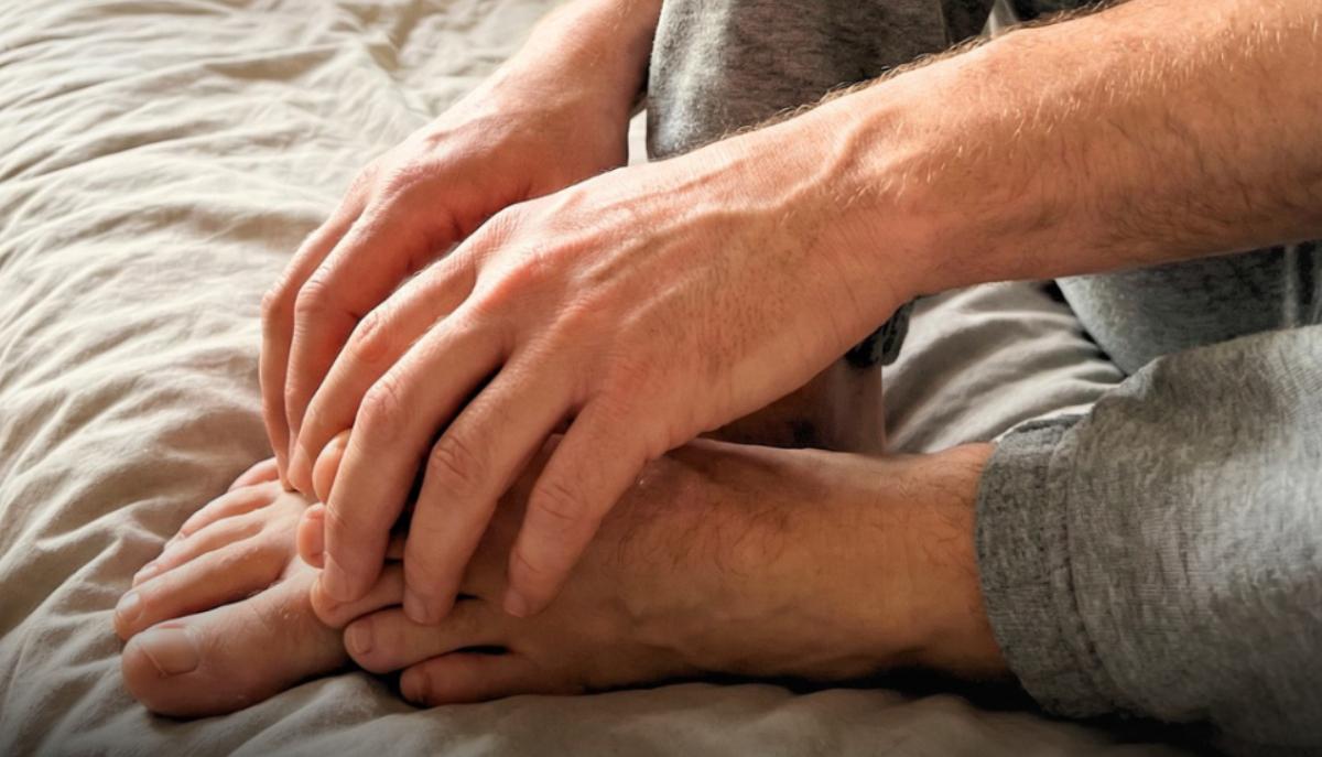 Hai mani e piedi sempre caldi? Il motivo è incredibile e dice tutto sulla tua salute