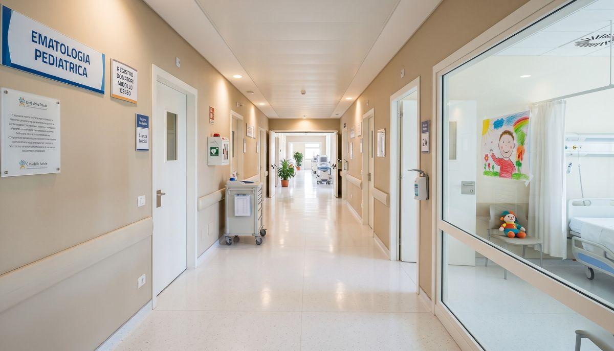 Studente di Medicina dona il midollo a un bimbo di due anni conosciuto in corsia