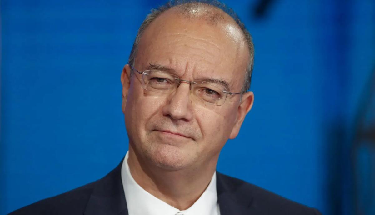 Valditara chiarisce il caso Manzoni: “I Promessi Sposi troppo difficili? Non è una mia proposta”