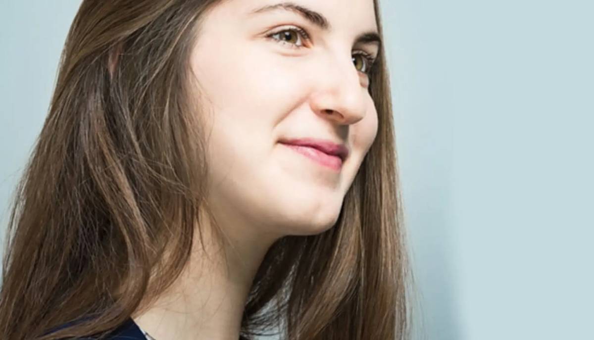 A 17 anni costruisce una macchina per dialisi low cost: il prototipo di Anya Pogharian costa solo 500 dollari