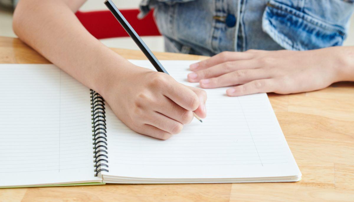 scrittura su quaderno