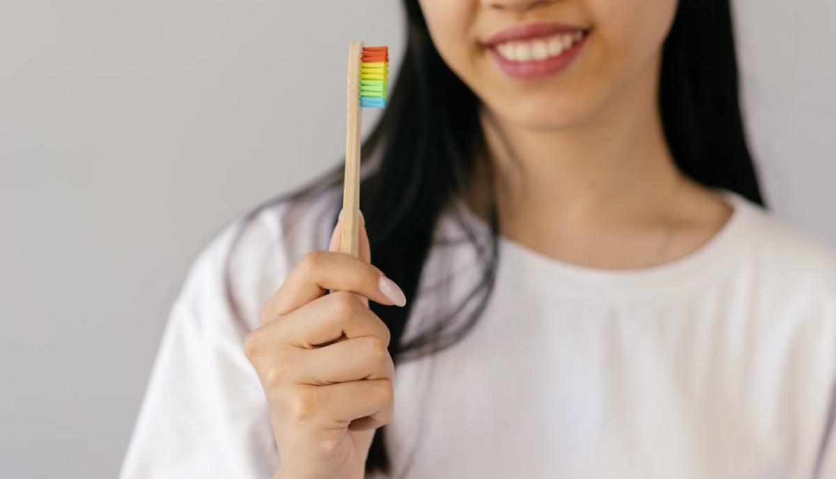 Ogni quanto cambi spazzolino, lenzuola e asciugamani? La guida agli oggetti che usi tutti i giorni