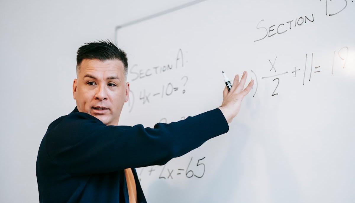 Professore alla lavagna
