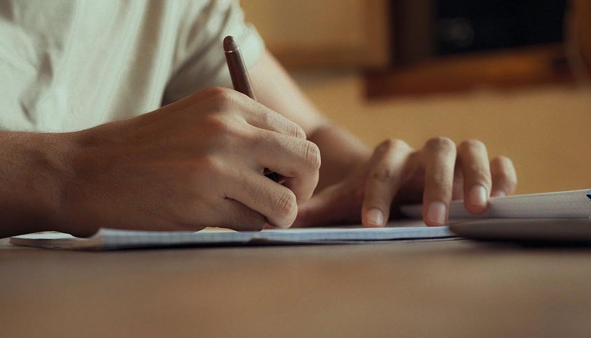 Prima prova Maturità 2026: gli incipit infallibili per tutte le tipologie di tema