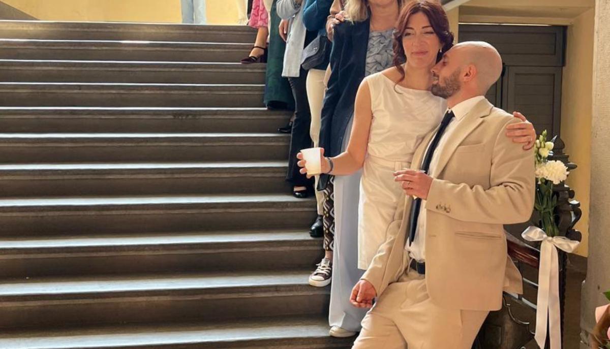 Si conoscono al Consiglio di classe e si sposano (a scuola): la storia d'amore dei due prof di Piacenza