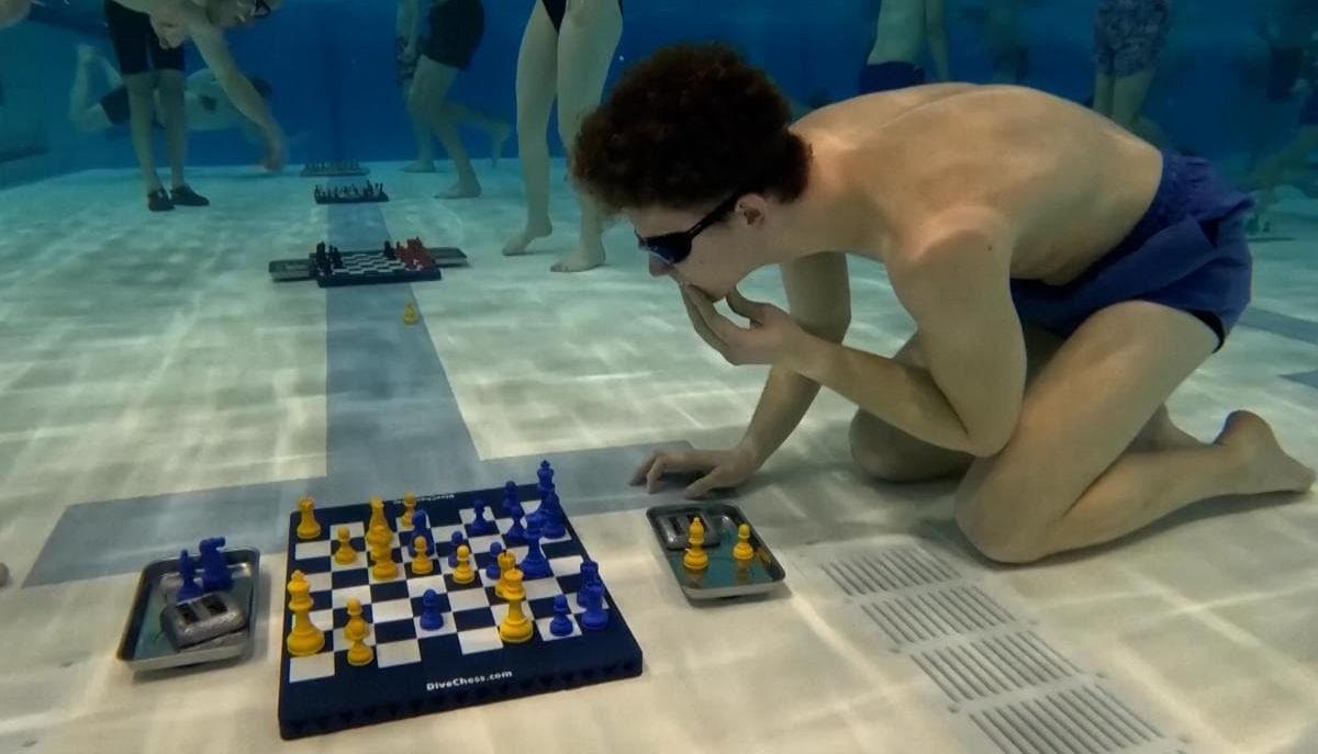 Scacco matto sott'acqua: in Polonia l'ultima edizione del campionato mondiale di scacchi in piscina