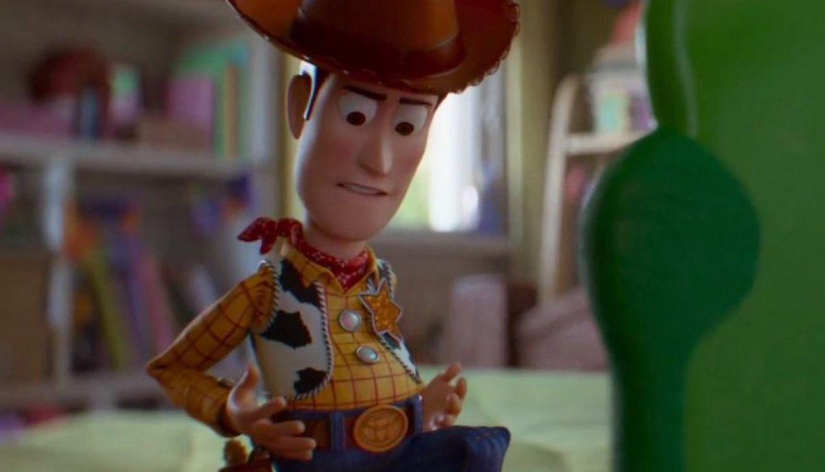 Non solo meno capelli: in Toy Story 5 Woody ha anche la pancia da birra