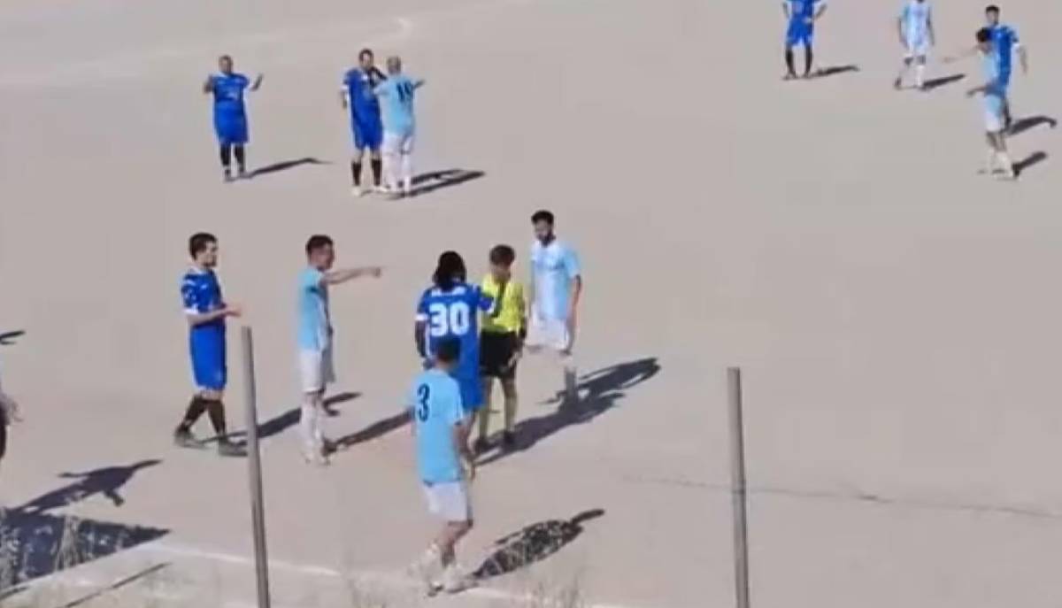 Schiaffeggia un arbitro di 16 anni: calciatore squalificato per 5 anni