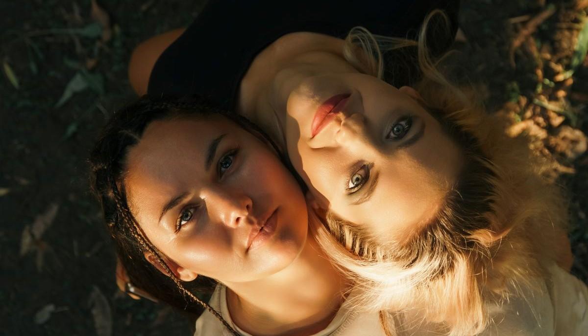 Dimmi chi detesti e ti dirò chi è il tuo migliore amico: ecco perché i legami più duraturi si fondano sull'odio
