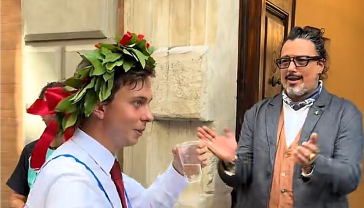Laurea da "centodiesci": ai festeggiamenti sbuca Alessandro Borghese