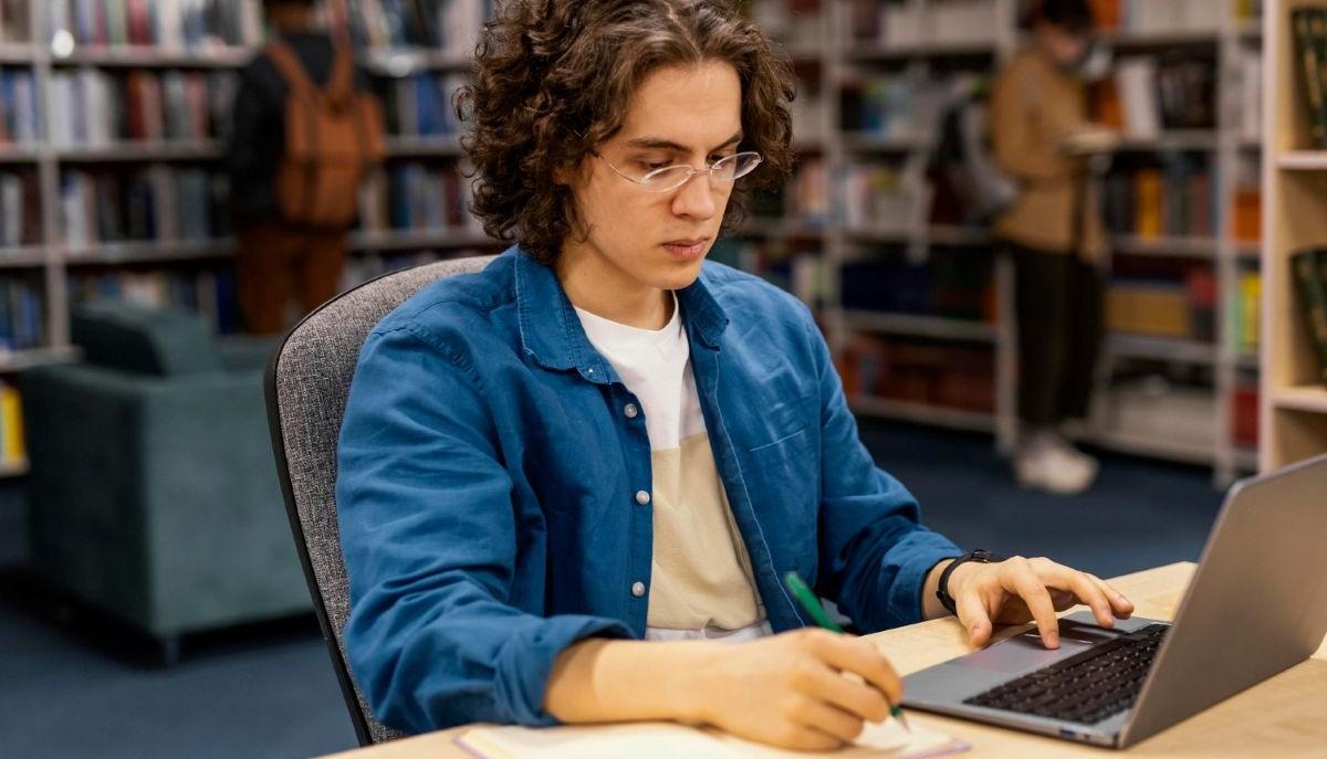 Shadow learning: il 60% degli studenti usa l'IA di nascosto, la guida per studiare davvero