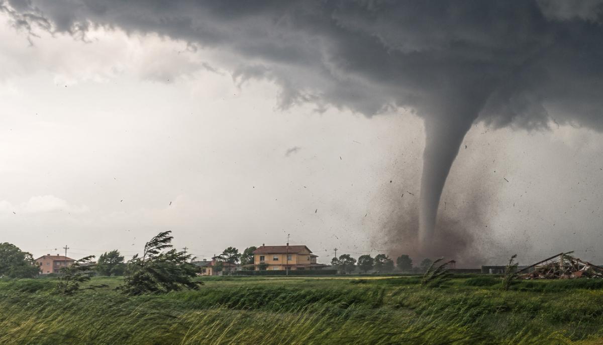 Meteo, trombe d’aria d’estate: perché si formano e cosa fare per mettersi al sicuro