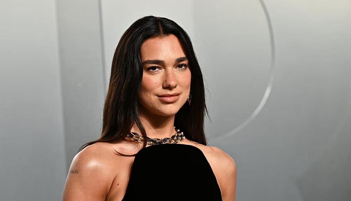 Dua Lipa co-conduttrice a Sanremo 2027, De Martino punta al colpaccio: cosa sappiamo sull'indiscrezione dell'estate