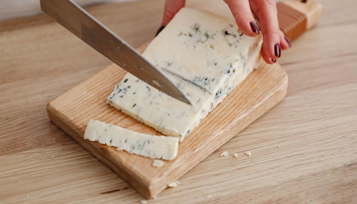 Gorgonzola: quando la muffa è amica e quando scatta l'allarme listeria