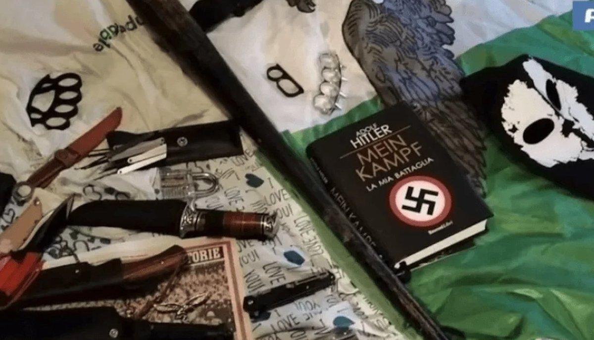Materiale neonazista sequestrato
