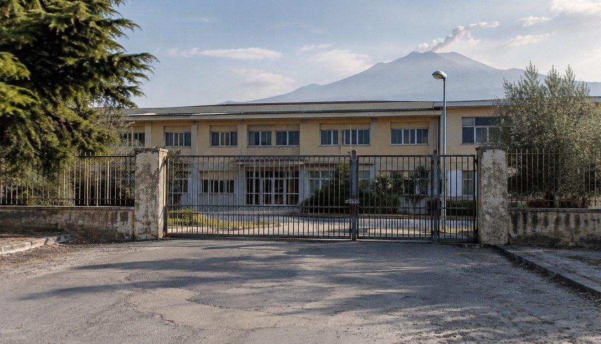 Etna, aeroporto chiuso a Catania: e le scuole?