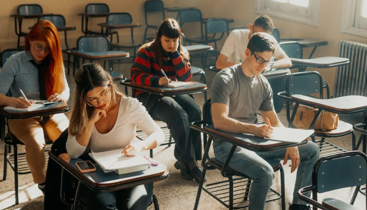 "In classe il caldo è insopportabile, possiamo rifiutarci di fare lezione?": la segnalazione di uno studente