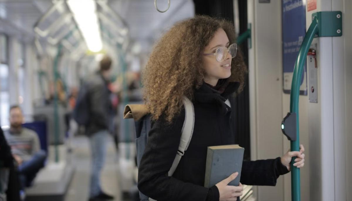 Dove costa meno andare a scuola in bus, metro e treno: prezzi e agevolazioni città per città