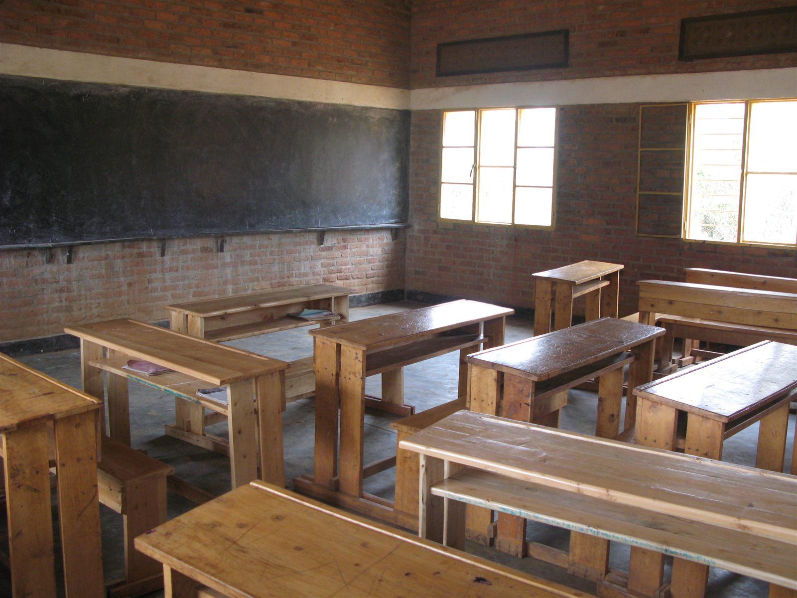 Aula scolastica vuota, ambientazione del racconto sul test governativo
