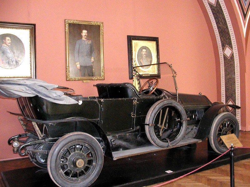 Automobile di Francesco Ferdinando a Sarajevo, pretesto della Prima guerra mondiale, al Museo di Storia Militare di Vienna