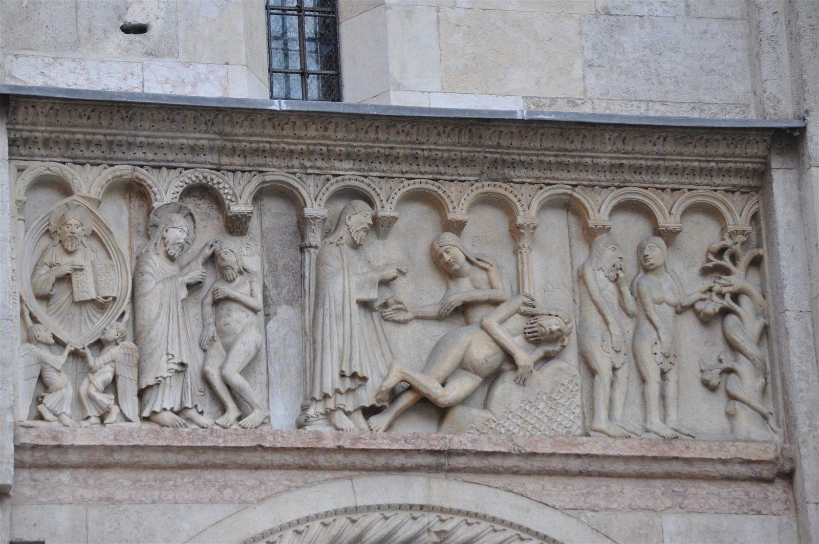 Bassorilievo romanico di Wiligelmo sul Duomo di Modena