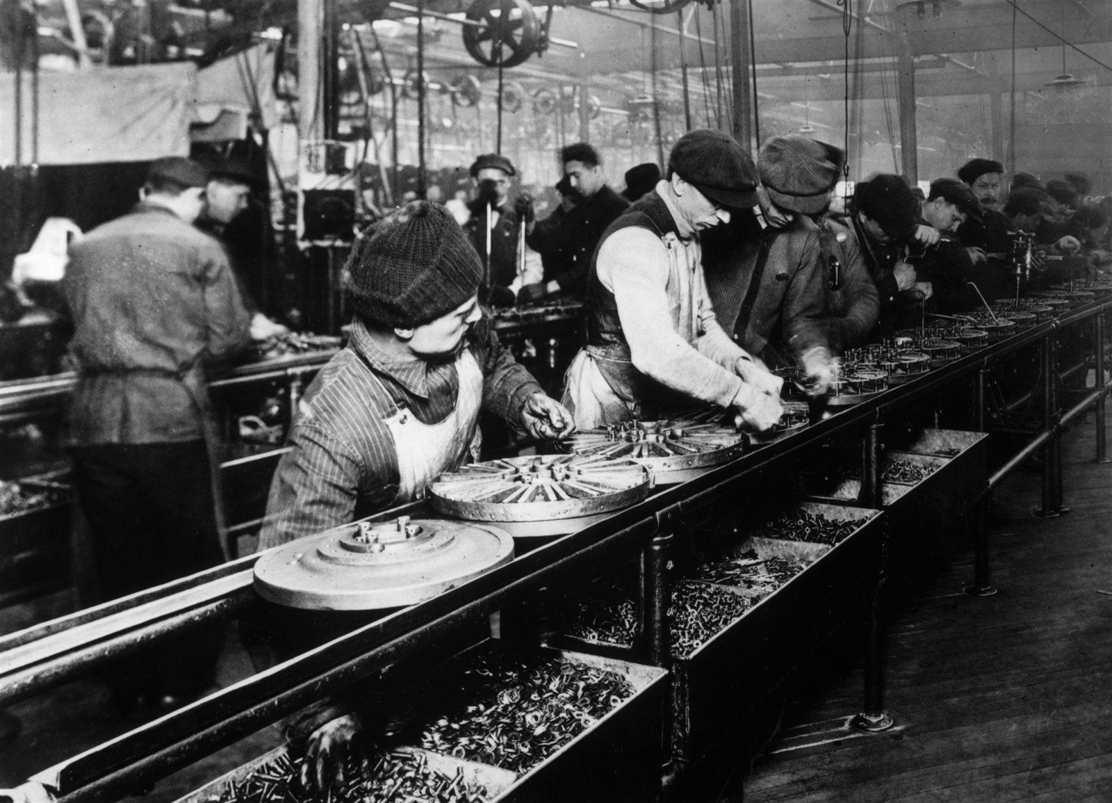 Catena di montaggio Ford del 1913, simbolo della seconda rivoluzione industriale