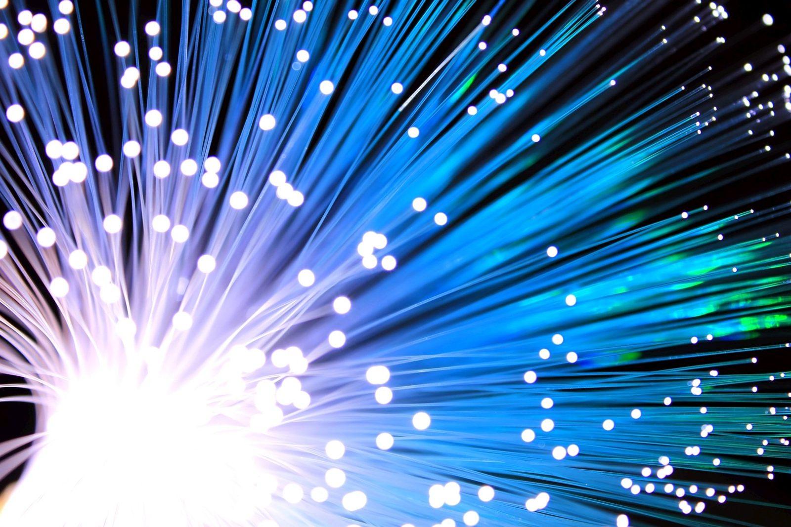 Cavo in fibra ottica con fibre di vetro per la trasmissione dei dati